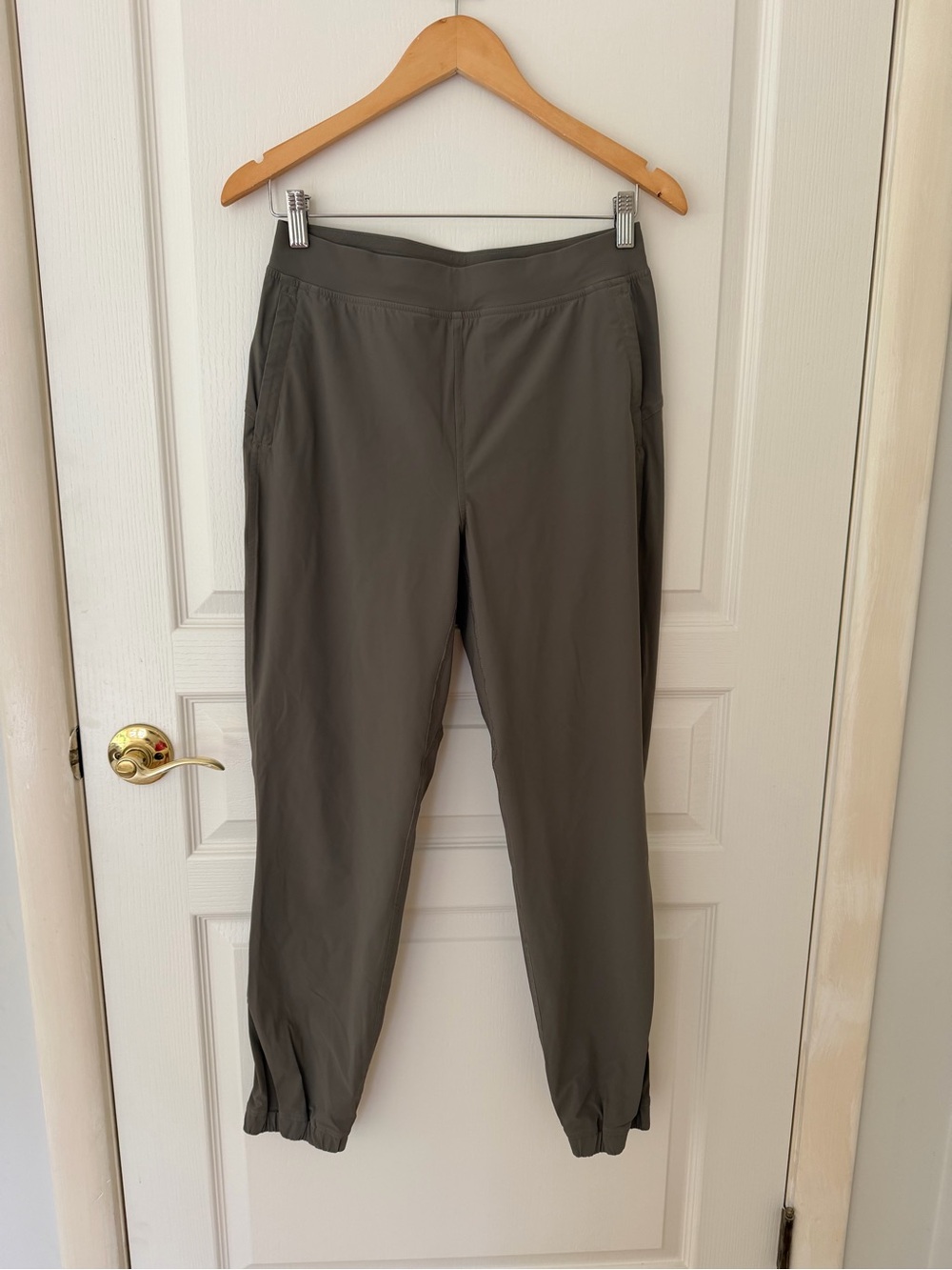 Lululemon Gray High-Rise Jogger Pants with Ankle Zips – Size 6